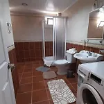 Four Two Bathrooms In The Center Of 费特希耶