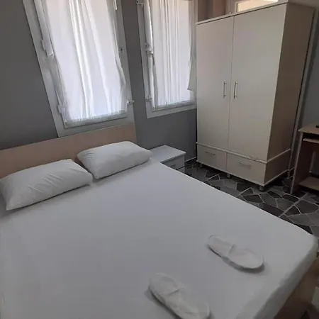 Four Two Bathrooms In The Center Of Apartment *